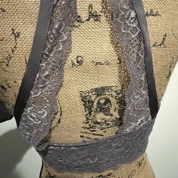 Like new used Torrid front closure Bra 40C lacy gray women’s curvy light padding - Picture 4 of 6